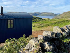 Organic Holidays - Treshnish Shepherd�s Hut, Treshnish Point, Calgary. PA75 6QX